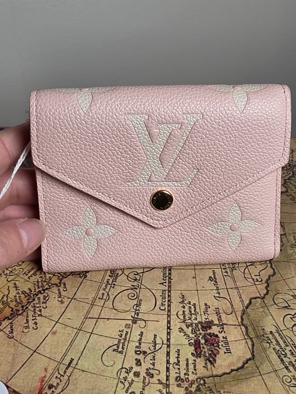 Louis Vuitton Trianon Rose White Victorine Compact Wallet