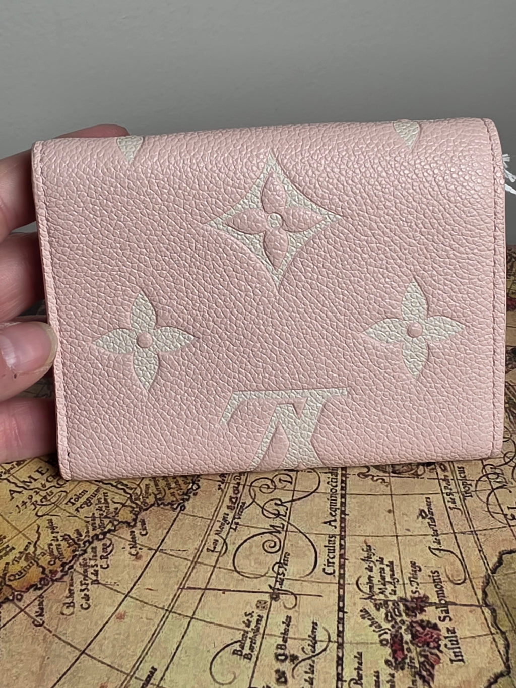 Louis Vuitton Trianon Rose White Victorine Compact Wallet