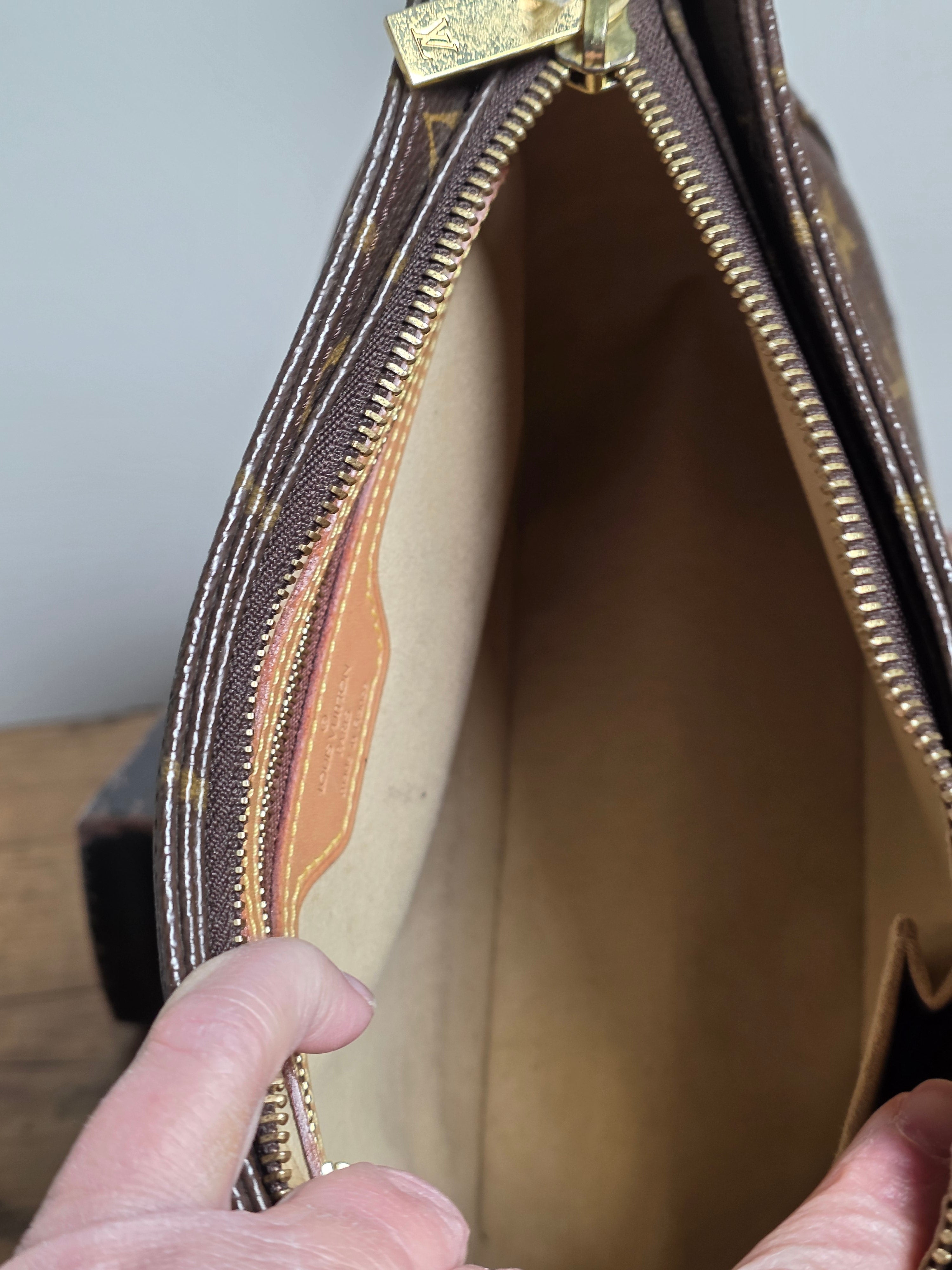 Louis Vuitton Looping MM