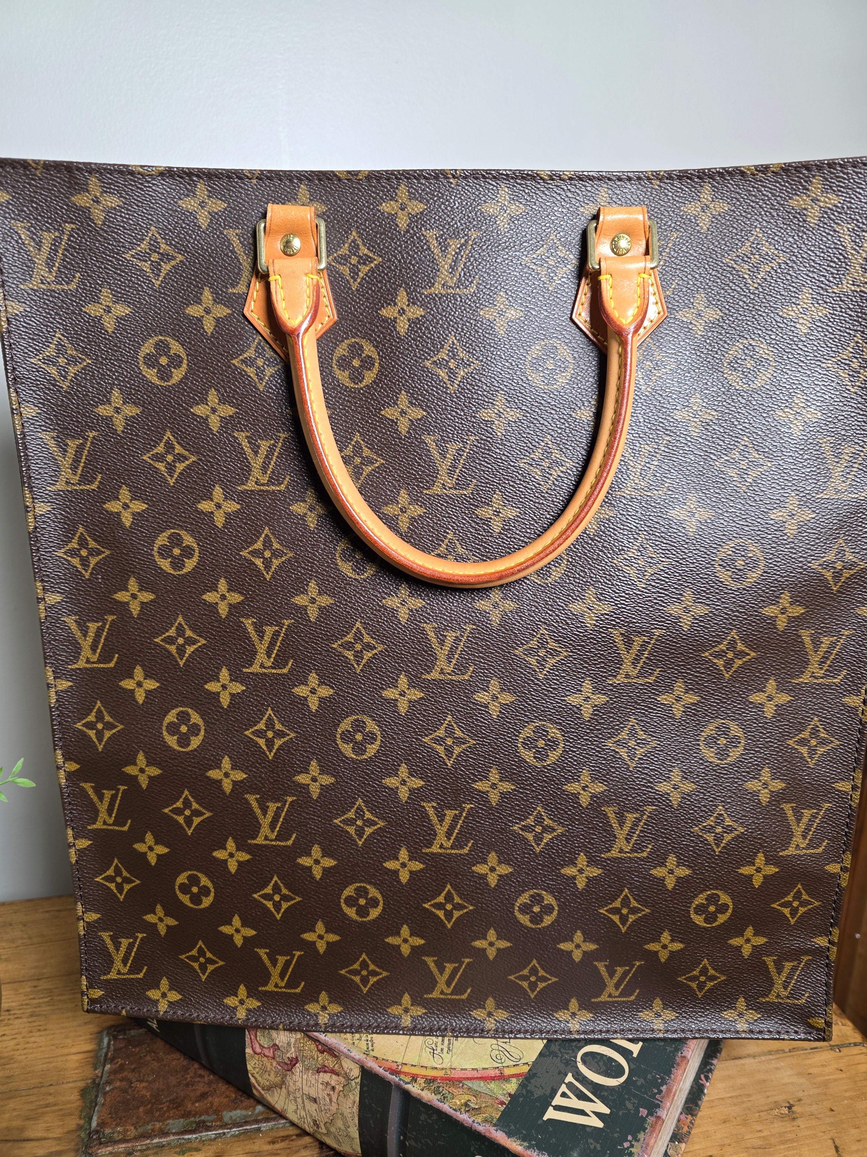 Louis Vuitton Monogram Sac Plat